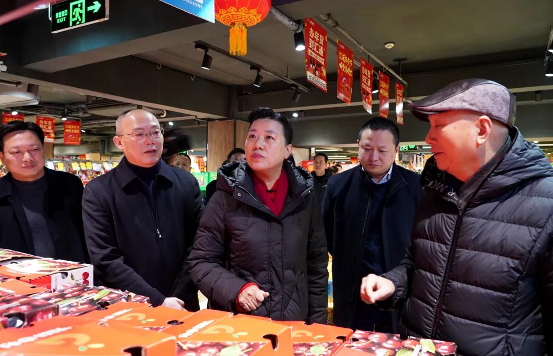 鞠丽率队督导包保食品安全A级主体工作
